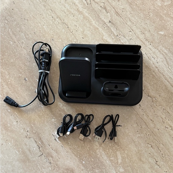 Multi-Port USB Charging Station - Picture 2 of 4